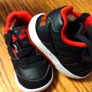 Nike boys shoes size says 3.5c